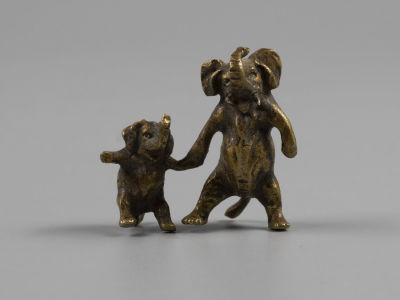 Венская бронза. Пара слоников. Статуэтка. Начало ХХ в. Клеймо на брюхе. Бронза. Размер 3х3х1 