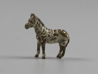 Венская бронза. Зебра. Статуэтка. Начало ХХ в. Бронза. Размер 2х0,5х2 см. 
Потертости.