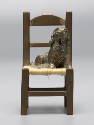 Собака на стуле. Высота 55 мм. Начало ХХ в. Собачка (бронза с серебрением). Стул (латунь и 