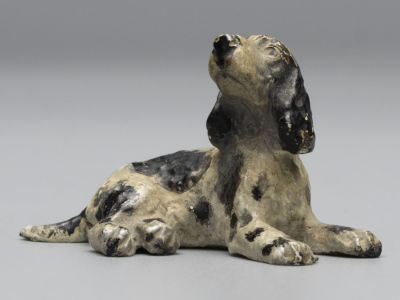 Венская бронза. Спаниель, лежащий. Австрия. Высота 25 мм. Начало ХХ в. Потертости. Локальное 