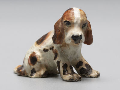 Венская бронза. Спаниель, сидящий. Рыжие пятна (голова вниз, малый). Австрия. Высота 19 мм. Нача 