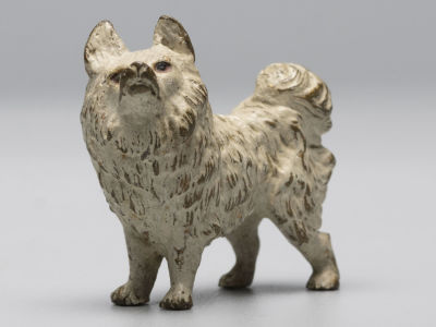 Венская бронза. Белый шпиц. Австрия. Высота 30 мм. Начало ХХ в. Потертости. В остальном хорошее 