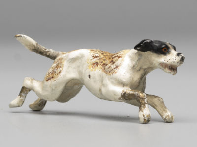 Венская бронза. Бегущая собачка. Австрия. Высота 20 мм. Начало ХХ в. Потертости. В остальном 