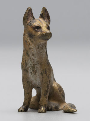 Венская бронза. Сидящая овчарка. Австрия. Высота 35 мм. Начало ХХ в. Потертости. Локальное 
