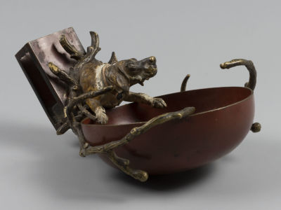 Венская бронза Пепельница со спичечницей с фигуркой собаки. Австрия Начало XX в. Начало XX в. 