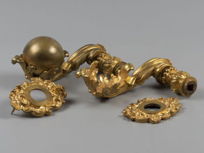 Ручки дверные (2 шт.) растительный орнамент. С накладками. Бронза. Кон. XIX в. Размер 15х6,5х7 