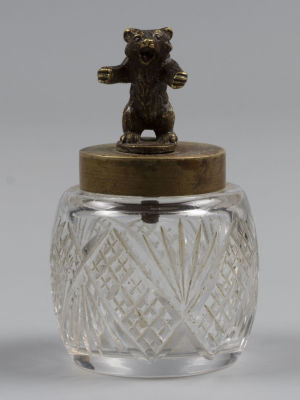 Чернильница &laquo;Медведь&raquo;. Стекло, бронза. 1-я пол. Зап. Европа. ХХ века. Высота 7 см., наибольший 