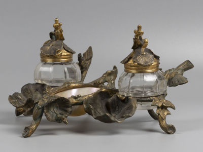 Чернильница. Бронза, ракушка. Европа. Сер. XIX в. Размер 25х25х12,5 см. 
Общее загрязнение 