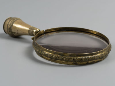 Антикварная лупа. Золоченая бронза, линза. Конец XIX — начало ХХ в. Красиво декорирована. Литой 