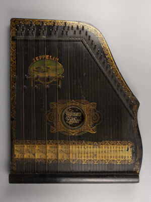 Гусли Zeppelin. Германия. XIX в. Размеры 20х40 см. 
Потертости, загрязнения, царапины. 