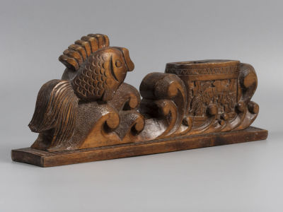 Письменный прибор &laquo;Рыбки&raquo;. Русский стиль. Абрамцево или Талашкино(?) Нач. ХХ в. Дерево, резьба. 