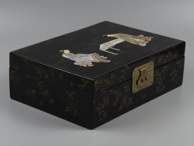 Шкатулка. Лак, перламутр, кость, роспись, резьба. Китай. 1950-е гг. Размер 20х28х9 см. 