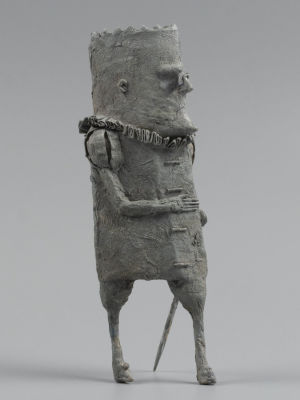 Тутатчикова Ю. Королёк. 2016. Папье-маше, гуашь, клей ПВА. Высота 12,5 см. Хорошее состояние. 