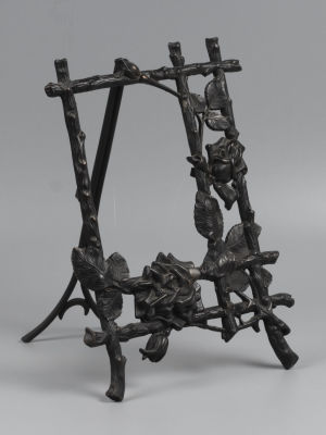 Рамка для фотографии &laquo;Розы&raquo;. Работа Васенина. Чугун, литье. Куса. Нач. ХХ в. Кусинский завод. 