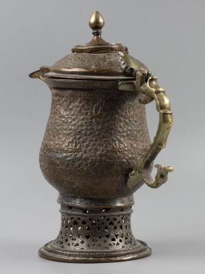 Самовар (чайник для кипятка). Ближний Восток. Кон. XIX – нач. ХХ в. Медь, латунь, чеканка. 