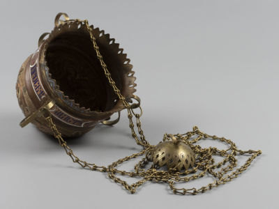 Лампада. &laquo;Христос посвящает всех святых&raquo; с цепью. Медь, эмаль. Кон. XIX в. Размер диаметр 10,8 