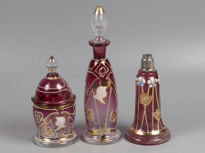 Парфюмерный набор (3 предмета). Цветное стекло. Модерн. Богемия. Нач. ХХ в. Модерн. Цветное 