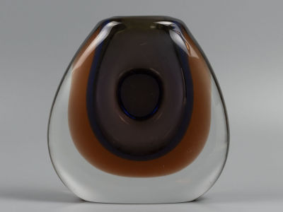 Ваза. Цветное стекло. Богемия. Moser (?). Чехословакия 1960-е гг. Размер 18х17,5х7 см. 