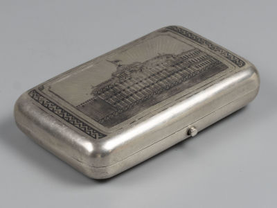 Портсигар. Дворец. Серебро 84 пр. Чернение. Россия. Вторая половина ХIХ в. 176,3 гр. Клейма. 