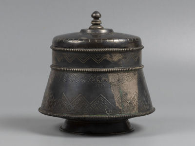 Сахарница. Бр. Грачевы. Серебро 84 пр. Россия. 1886. 489,8 гр. Клейма. Серебро 84 пр. Именник 