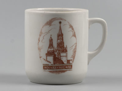 Кружка. Москва, Кремль. Фарфор. Вербилки. 1950-е гг. Кружка &laquo;Москва. Кремль&raquo;. Клеймо. Фарфор 