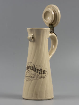 Кувшин под вино. Собственность К. О. Шитта. Патент №720. Керамика. Конец XIX в. Размеры: высота 