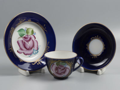 Авт. Олевская. Чайная тройка &laquo;Роза&raquo;. Фарфор. ЛФЗ. 1970-е гг. Ручная роспись. Кобальт, золото 