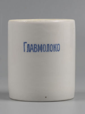 Кружка &laquo;Главмолоко&raquo;. Фарфор. Дулево. 1930-е гг. Размер высота 8 см., диаметр 7 см. 
Общие 