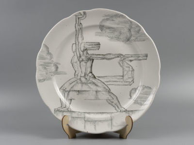 [К 75-летию В. Мухиной] Авт. Некрасов В.А. Рабочий и колхозница. Блюдо. Фарфор. 1964. Декоративн 