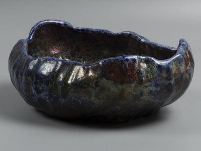 Лоток. Керамика. Пламенеющая глазурь. Предположительно Училище им. Штиглица. 1900-е гг. Пламенею 