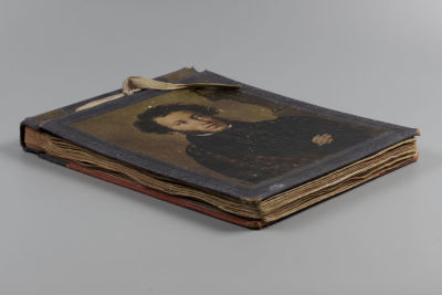 Альбом со спичечными этикетками СССР 1940-1950-е гг. Спичечные этикетки СССР, в том числе 