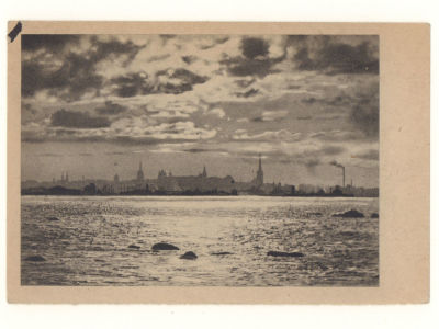 Эстония. Таллин. Общий вид с моря. Довоенная открытка. 4663 149. Размеры 9,2х13,7 см. Имеются 