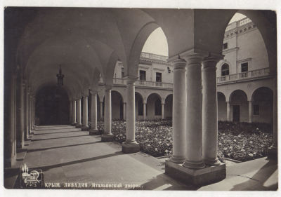 Крым. Ливадия. Итальянский дворик. Довоенная фотооткрытка. 2042 КрымГИЗ. Размеры 14,4х9,6 см. 