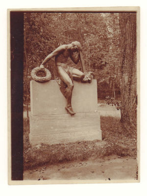 [Архив Н.Е. Лансере] "Гений тушащий факел" Памятник в селе Архангельском в память молодого 