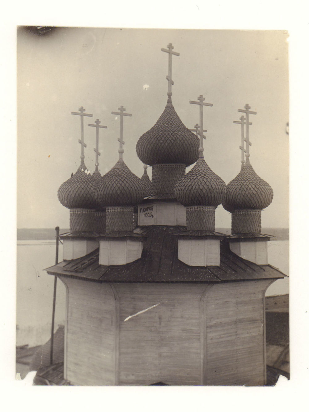 [Карелия 1927 г] Фотограф Морозов на берегу озера Фотография 1927. 7. [Из архива Морозова Ф.М.] 