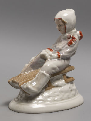 Статуэтка. Мальчик на санках. Фарфор Рига. 1950-е гг. Рижский фарфор. Клеймо на донышке. Высота 