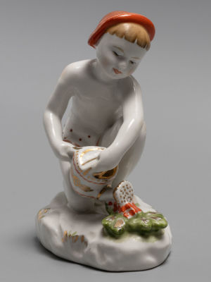 [Детская серия ЛФЗ] Юный садовод. Фарфор. 1955-1957-е гг. Ломоносовский фарфор. Размер: высота 