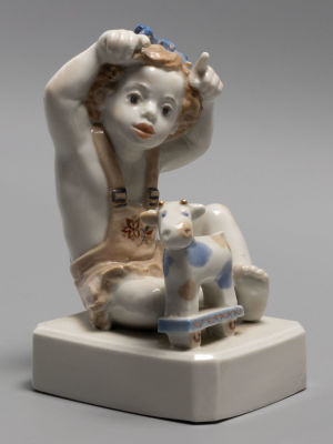 [Авторский фарфор] М.Бернацская, К.Патов &laquo;Девочка-бычок&raquo; Статуэтка. 2008 г. Размер высота 13 