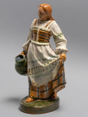 Белвертайте Л. Девушка в национальном костюме с кувшином. Статуэтка. Керамика Daile Каунас 