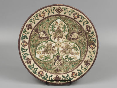 Тарелка (ляган). Рельефный рисунок в тесте. Керамика, роспись. Восток (Узбекистан?). Первая 