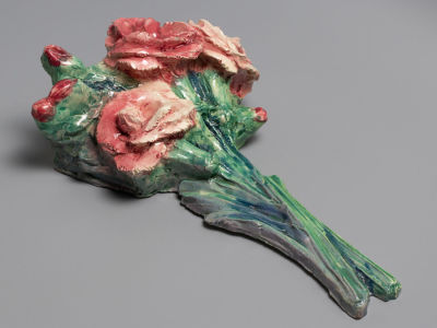 Кашпо настенное &laquo;Букет&raquo;. Фаянс. Кон. XIX – нач. ХХ в. Размер 29,5х19х11 см. 
Общие загрязнения. 