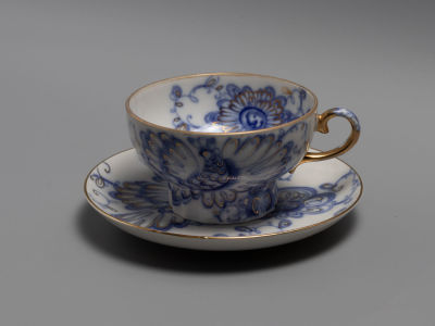 Чайная пара "Поющий сад". Кобальт, позолота. ЛФЗ. 1960-е гг. Размеры: чашка 5,5х9,8 см.; блюдце 
