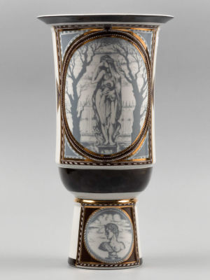 Авт. В.М. Городецкий. Ваза. &laquo;Летний сад&raquo;. Авт. Росписи А.В.Ларионов, исп. Корчагина И. Фарфор 