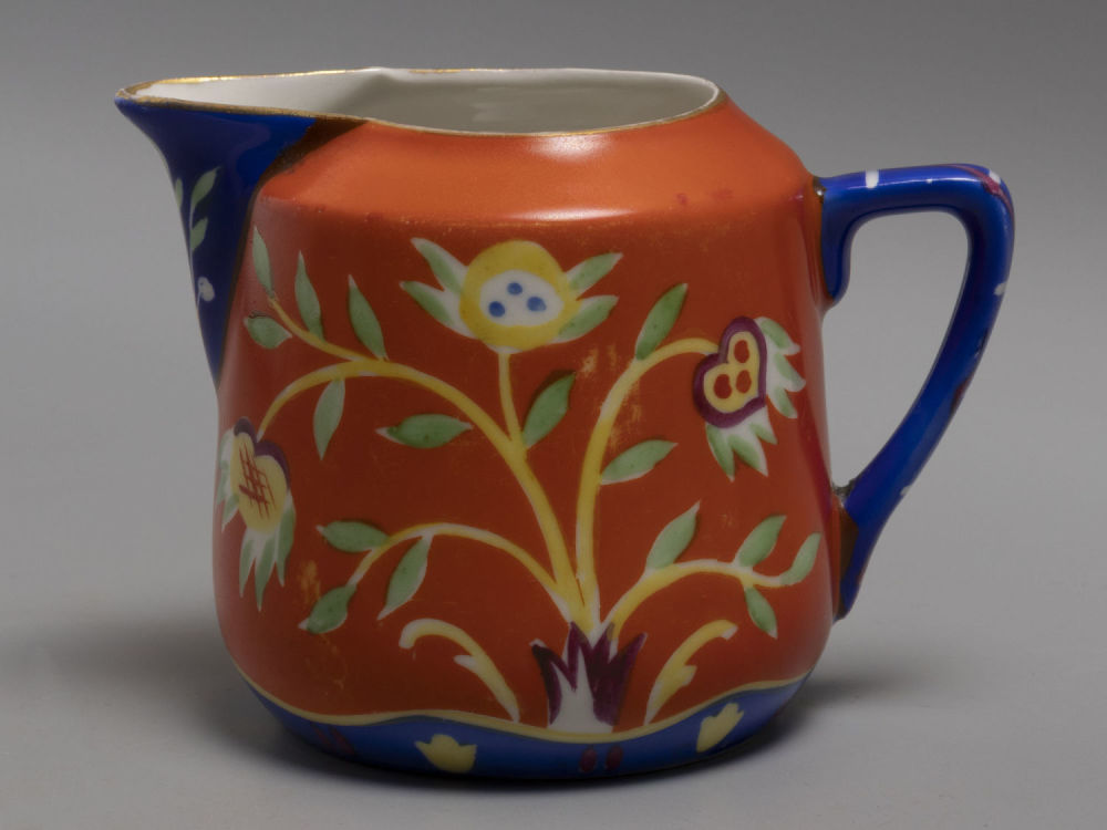 Авт. Леонов П.В. Молочник. Фарфор Дулево. РСФСР 1940-е гг. Размер 9х13х9 см. Ручная роспись. 