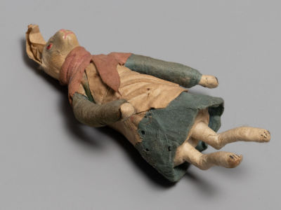 Елочная игрушка. Зайчиха в платье. Вата, роспись. "Изокульт. Промигрушка." СССР. 1937-1960-е гг. 