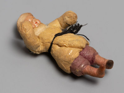 Елочная игрушка. Мальчик в полушубке. Папье-маше, вата, роспись. "Изокульт. Промигрушка". СССР. 