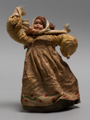 Елочная игрушка. Девочка-плясунья. Девушка в народном платье. Папье-маше, вата, роспись. 