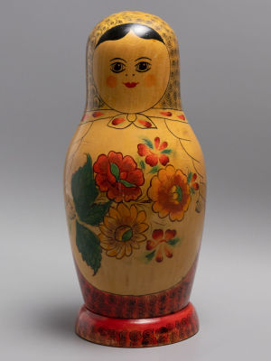 Семёновский промысел. Матрёшка-чехол. Сохранилась этикетка. Дерево, роспись. 1969 г. Размер: 