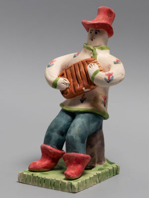 Филимоновская народная глиняная игрушка. Гармонист. Инициалы на донышке. 1970-1980-е гг. Размер 