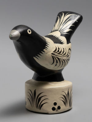 Сорока на подставке. Прессованные опилки, роспись. Ермиловская фабрика. 1970-е гг. Размер 